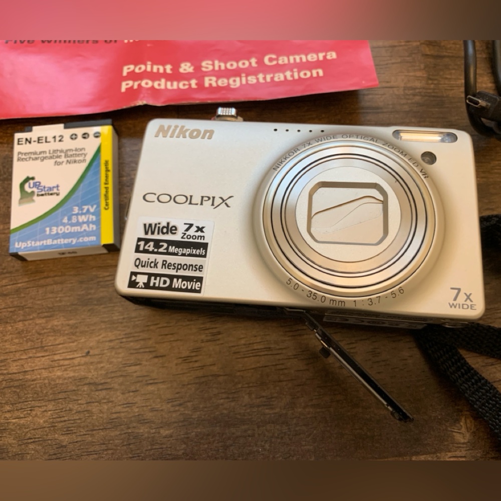 Nikon COOLPIX S6000 Camera with 7x Zoom